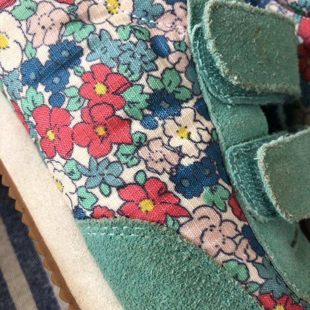 Mini Boden Velcro suede flowers sneakers - Picture 6 of 10
